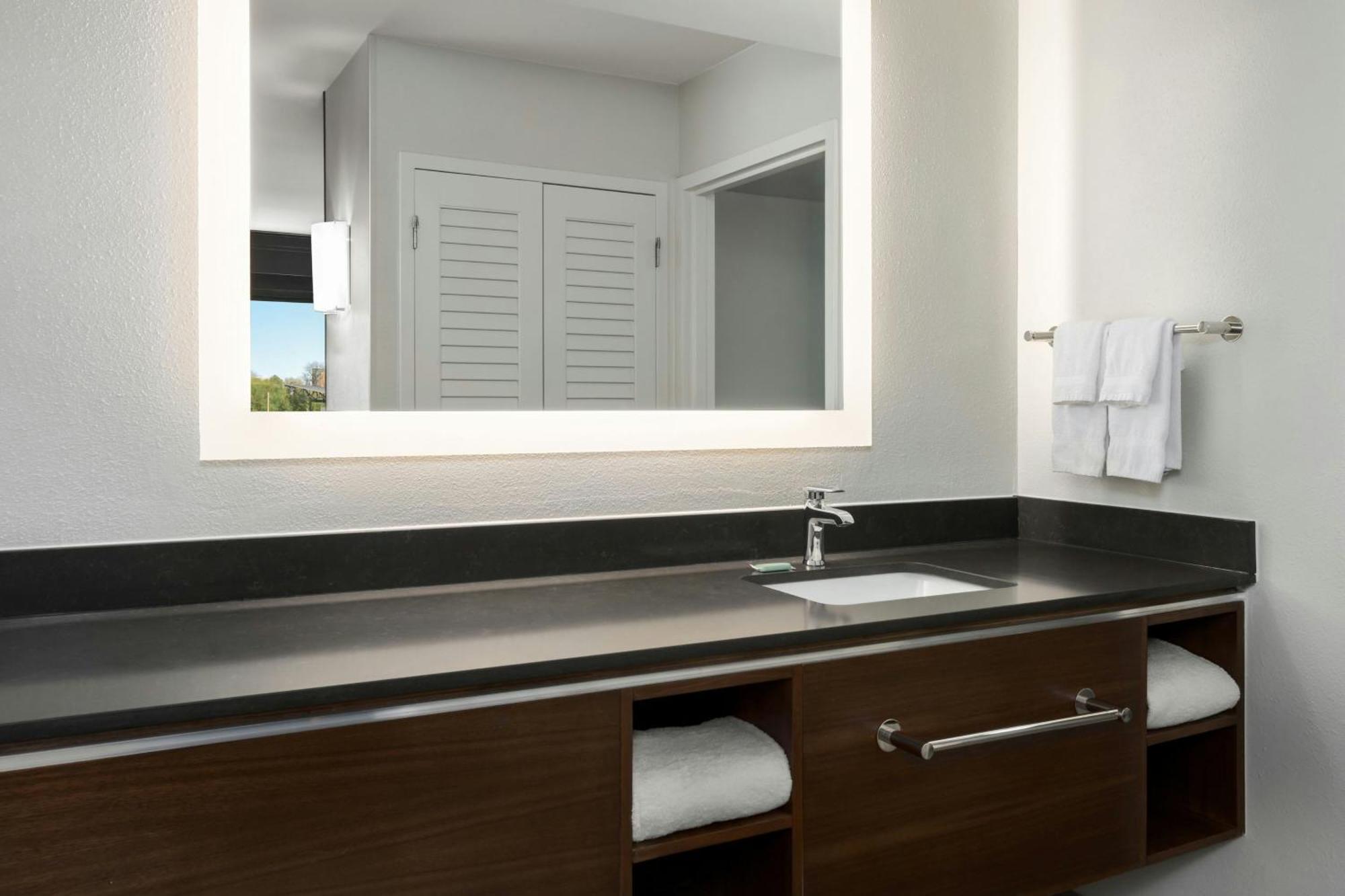 Courtyard By Marriott Chattanooga Downtown Esterno foto